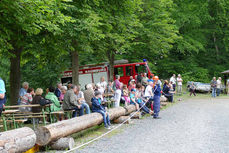 Entzünden des Johannifeuers (Foto: Karl-Franz Thiede)